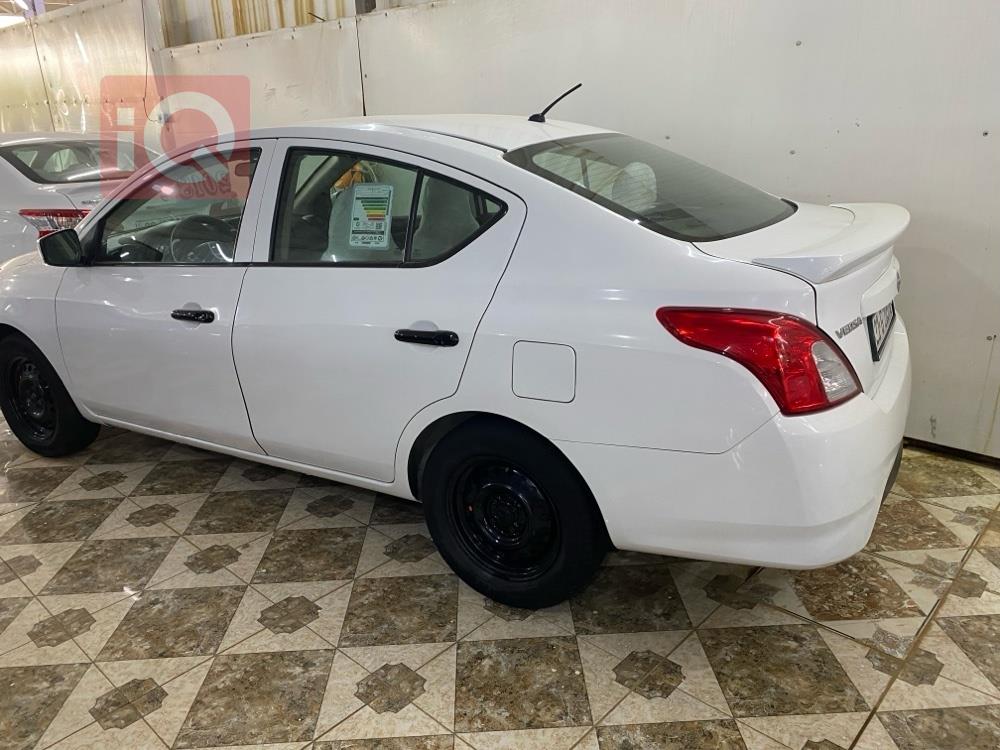 نيسان فيرسا